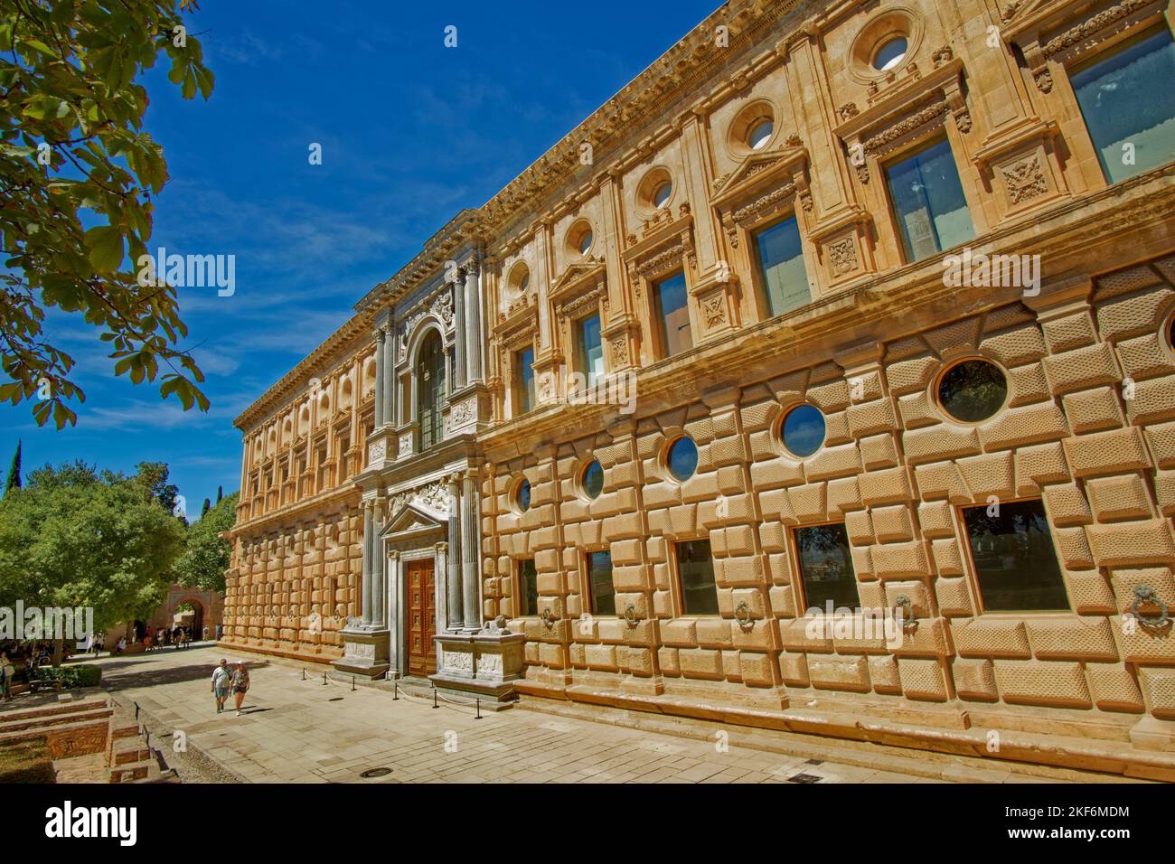 Il Palazzo di Carlo 5th di Spagna situato all'interno del complesso del Palazzo Nasrido a Granada, Spagna. Foto Stock