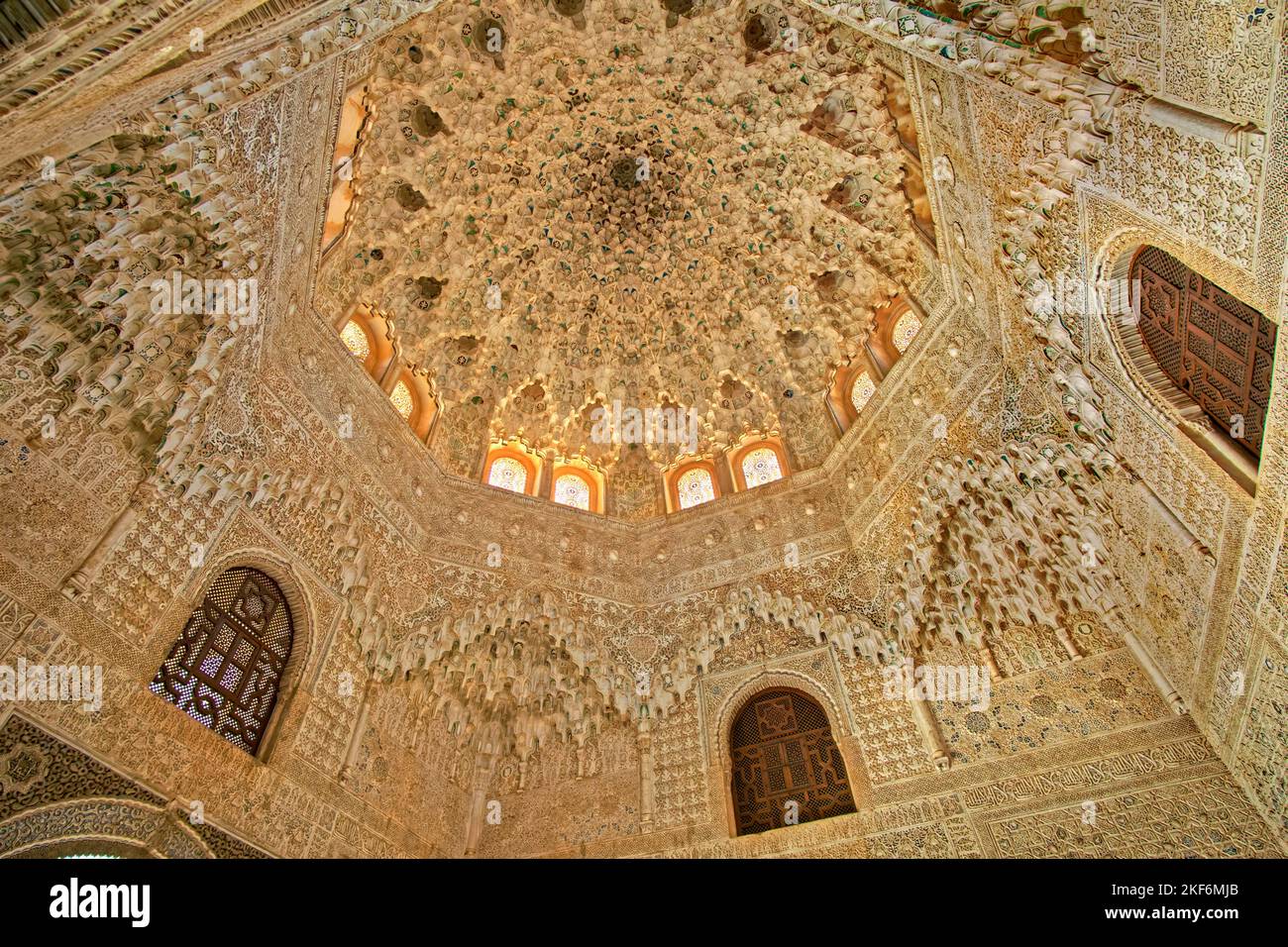 Dettaglio architettonico degli edifici del palazzo dell'Alhambra a Granada, Spagna. Foto Stock