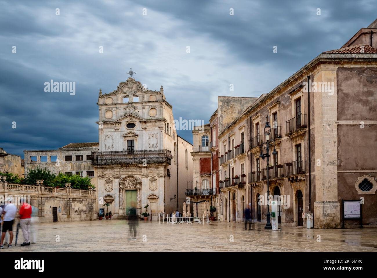 Chiesa di Santa Lucia alla Badia e Piazza Duomo, Ortigia, Siracusa, Sicilia, Italia Foto Stock