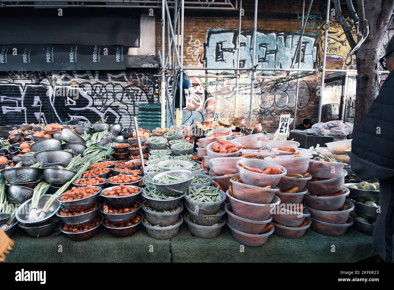 Stallo alimentare a Peckham, un quartiere nel sud-est di Londra, Inghilterra, Regno Unito Foto Stock
