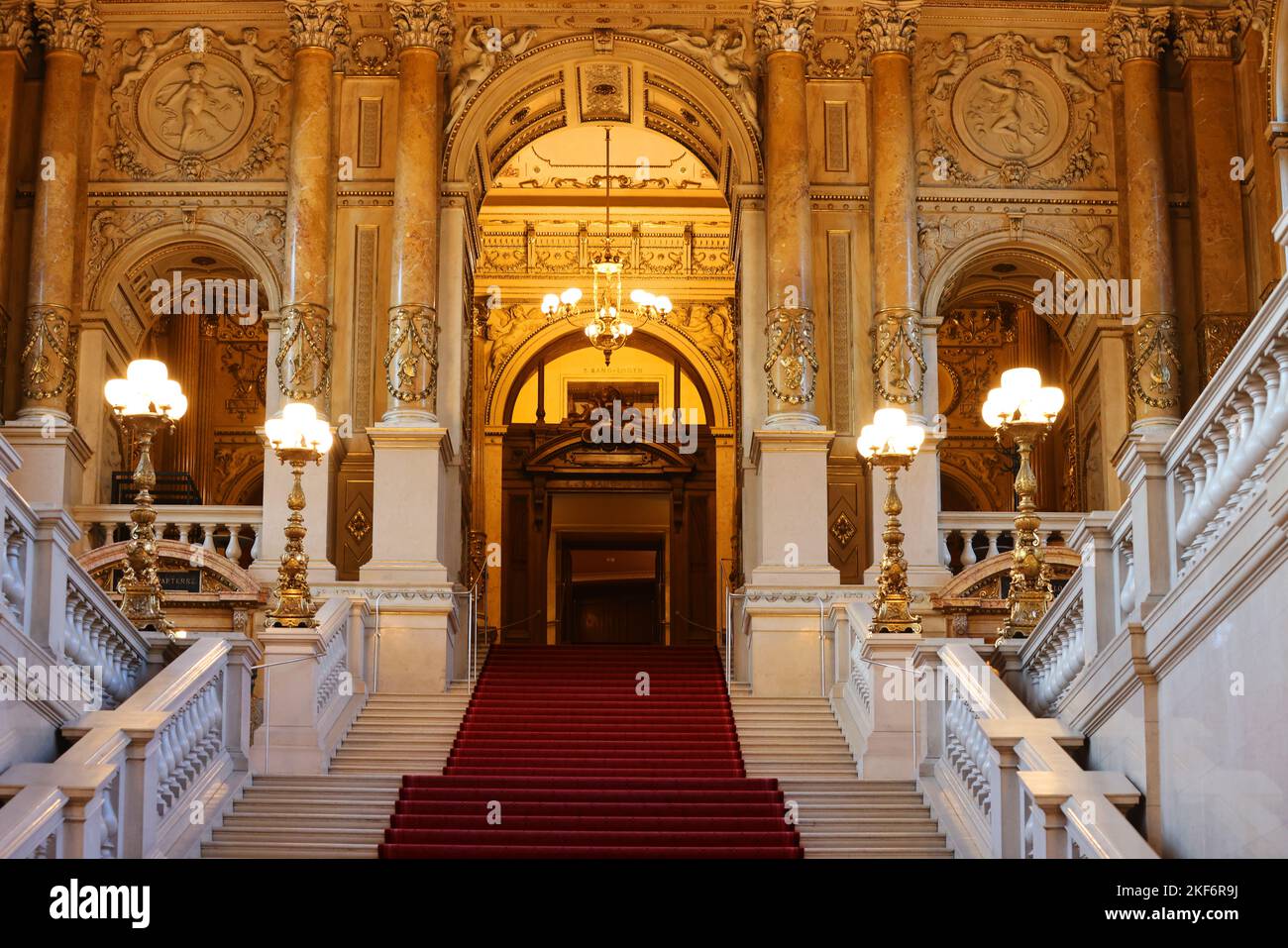Barock, Teatro, Kunst, Kultur, Wien, Burgtheater, es ist das Österreichische Nationaltheater in der Innenstadt von Vienna mit prachtvollen Treppen Foto Stock