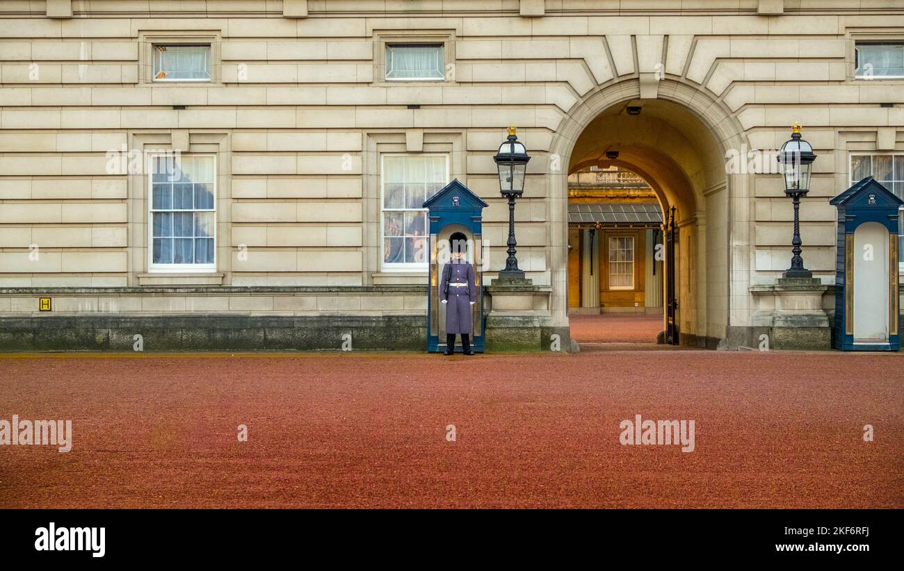 Le Guardie reali Britanniche a Buckingham Palace. Foto Stock