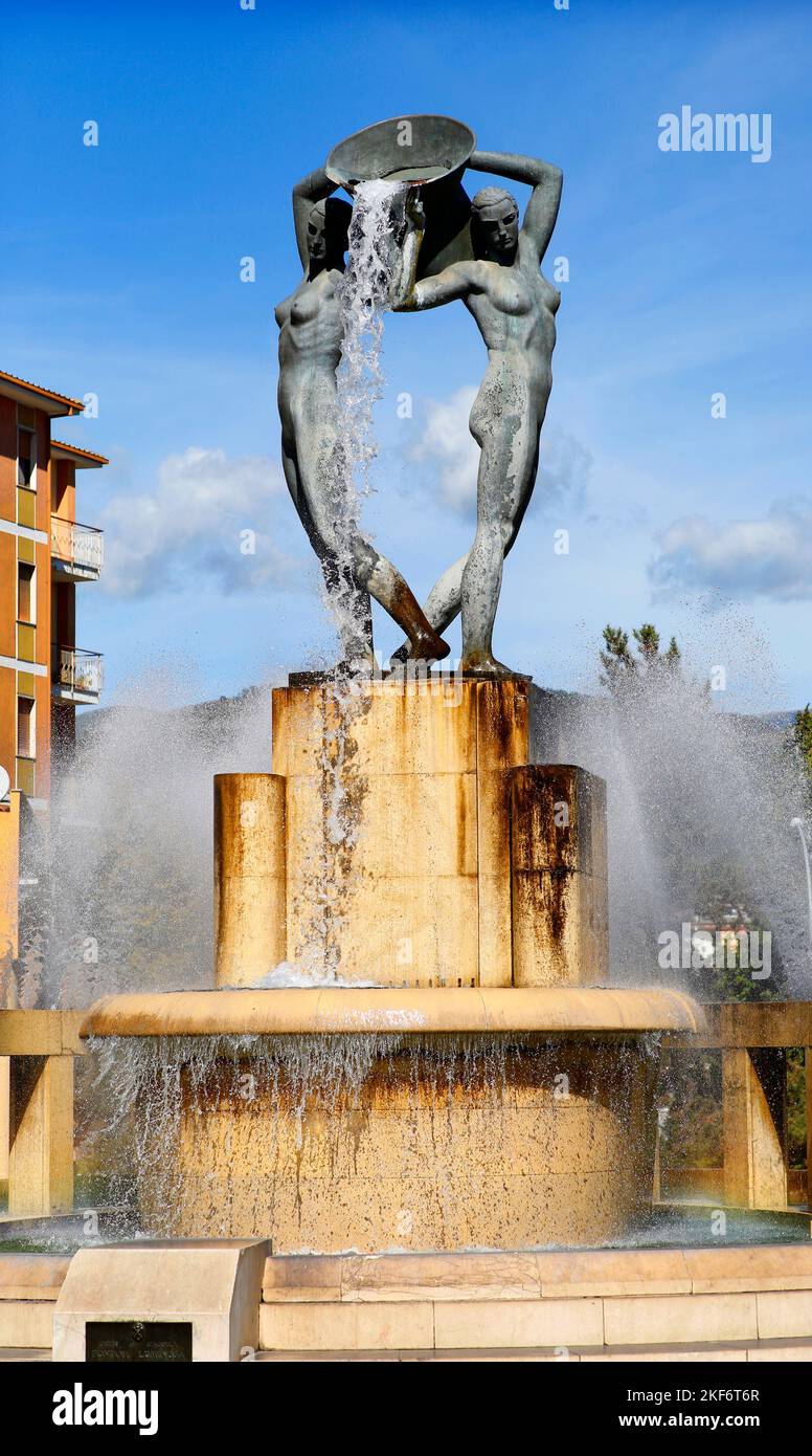 L'Aquila, Italia. Fontana Luminosa. Foto Stock