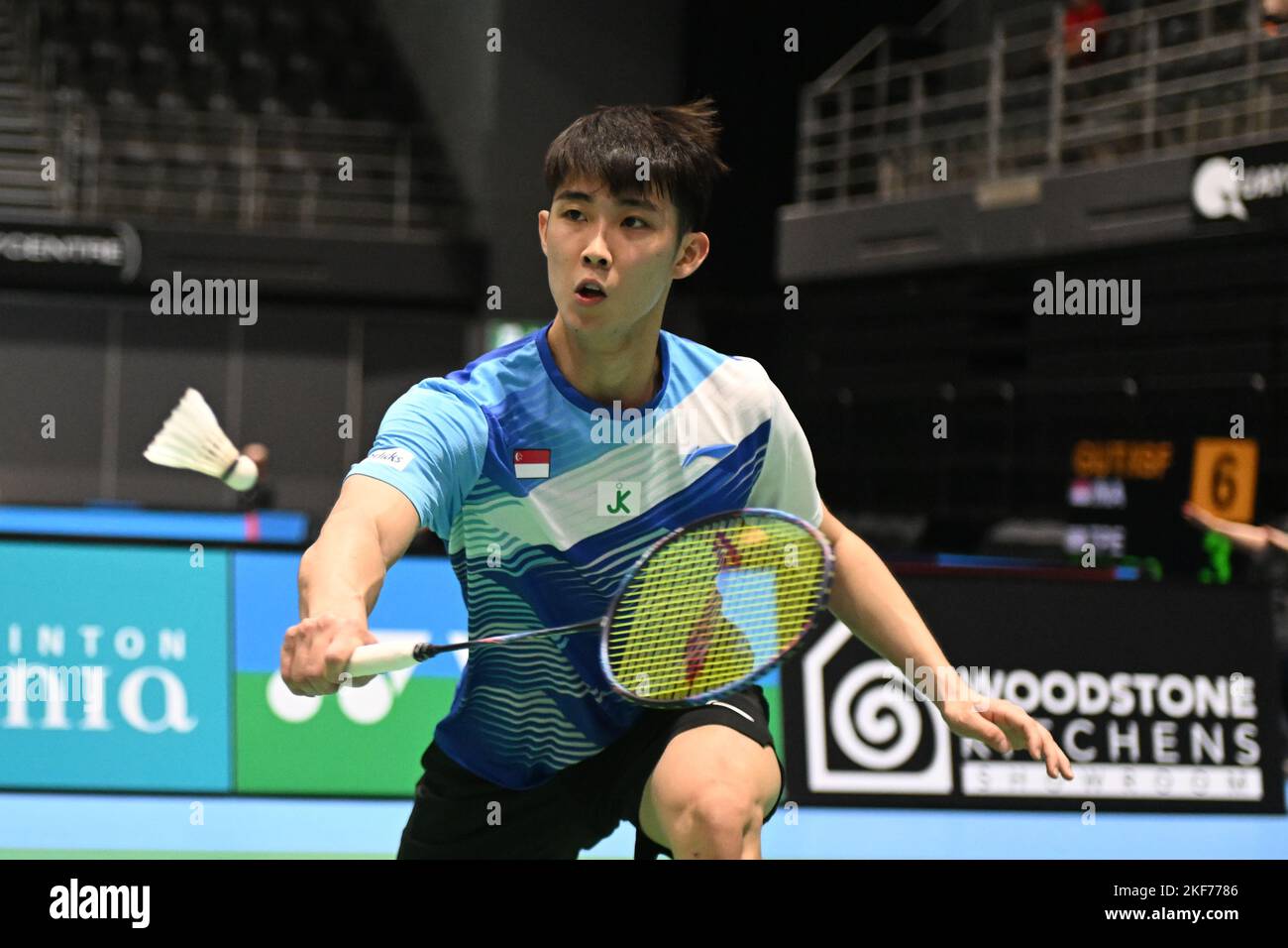 Sydney, Australia. 16th Nov 2022. Loh Kean Yew di Singapore è visto in azione durante il 2022° ROUND dell'Australian Badminton Open del gruppo SATHIO di 32 uomini contro Pit Seng Low dell'Australia. Loh ha vinto la partita, 21-10, 21-9. (Foto di Luis Veniegra/SOPA Images/Sipa USA) Credit: Sipa USA/Alamy Live News Foto Stock