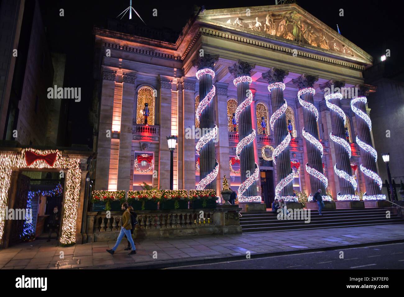 Edimburgo Scozia, Regno Unito 16 novembre 2022. Il Duomo di George Street decorato con luci di Natale. Credito sst/alamy live news Foto Stock