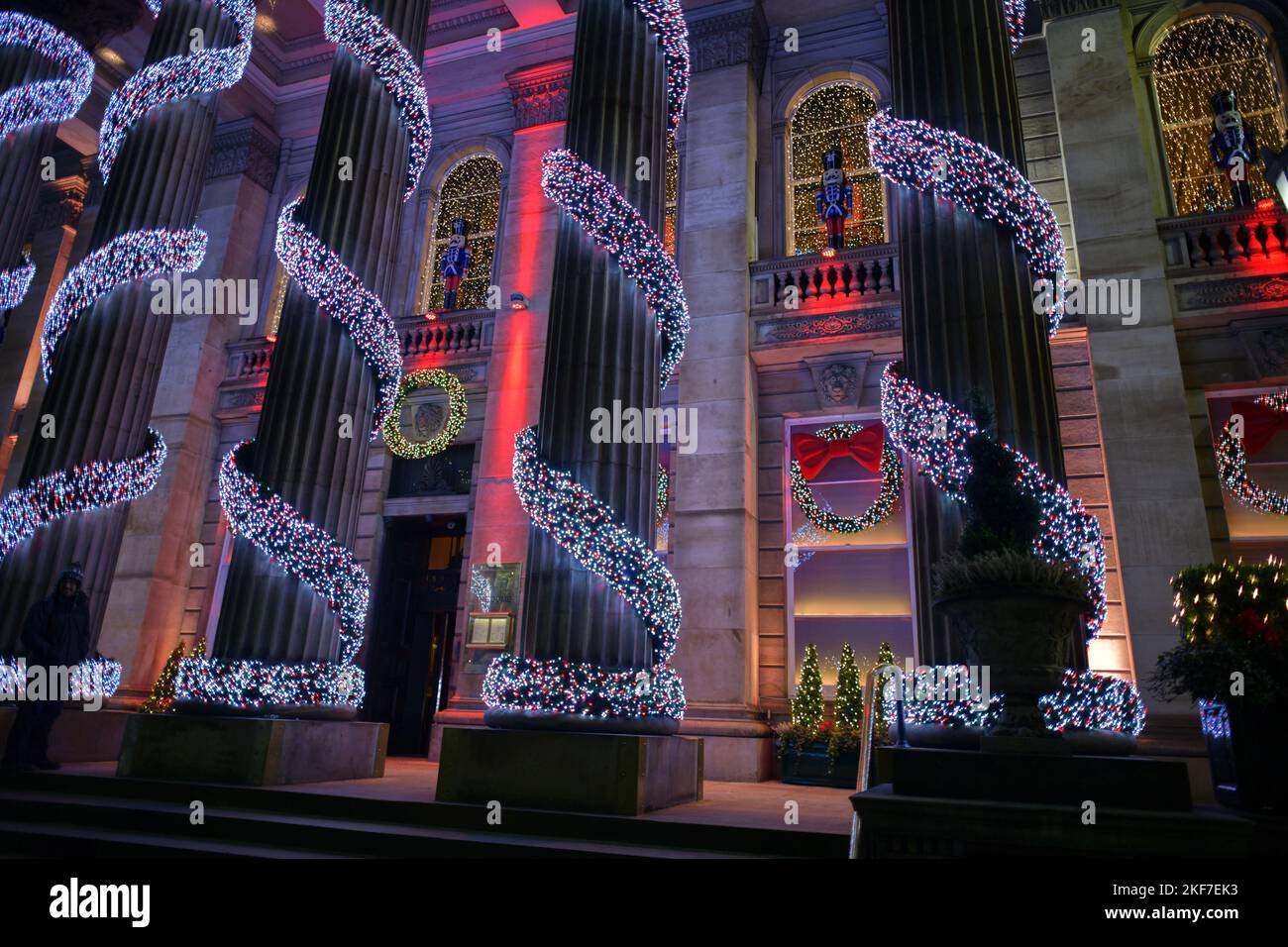 Edimburgo Scozia, Regno Unito 16 novembre 2022. Il Duomo di George Street decorato con luci di Natale. Credito sst/alamy live news Foto Stock