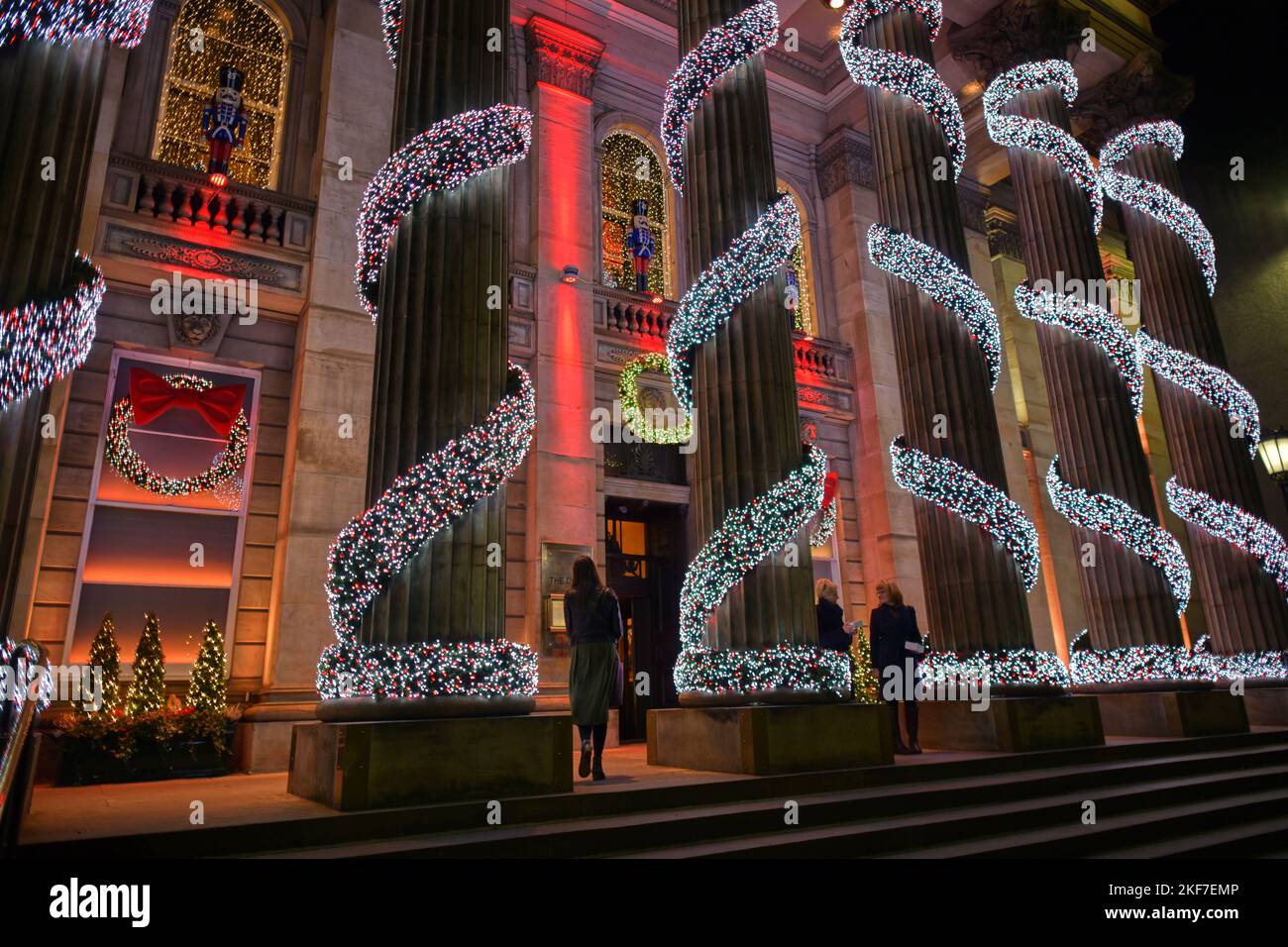 Edimburgo Scozia, Regno Unito 16 novembre 2022. Il Duomo di George Street decorato con luci di Natale. Credito sst/alamy live news Foto Stock
