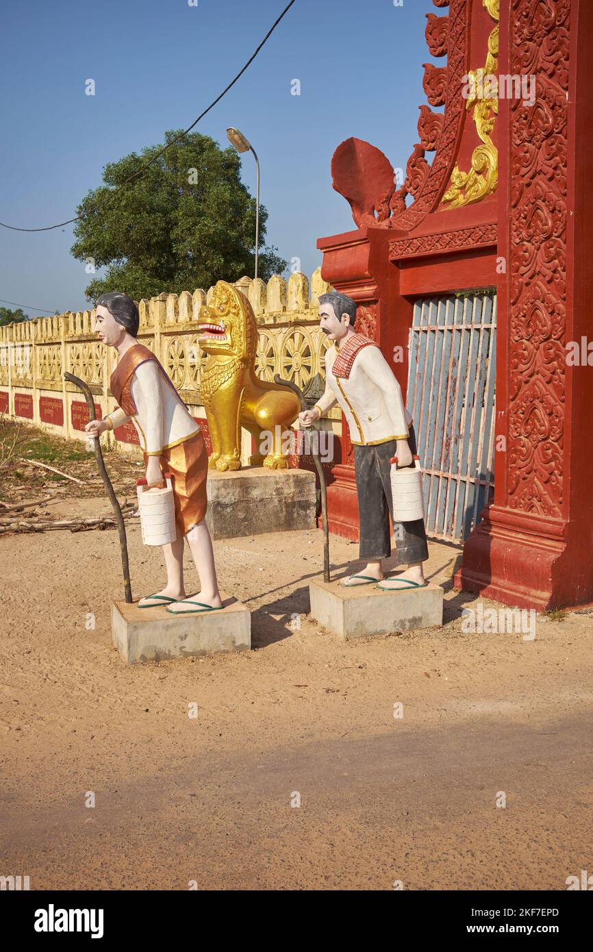 Figure d'arte popolare decorativa in piedi Sihanoukville Cambogia Foto Stock