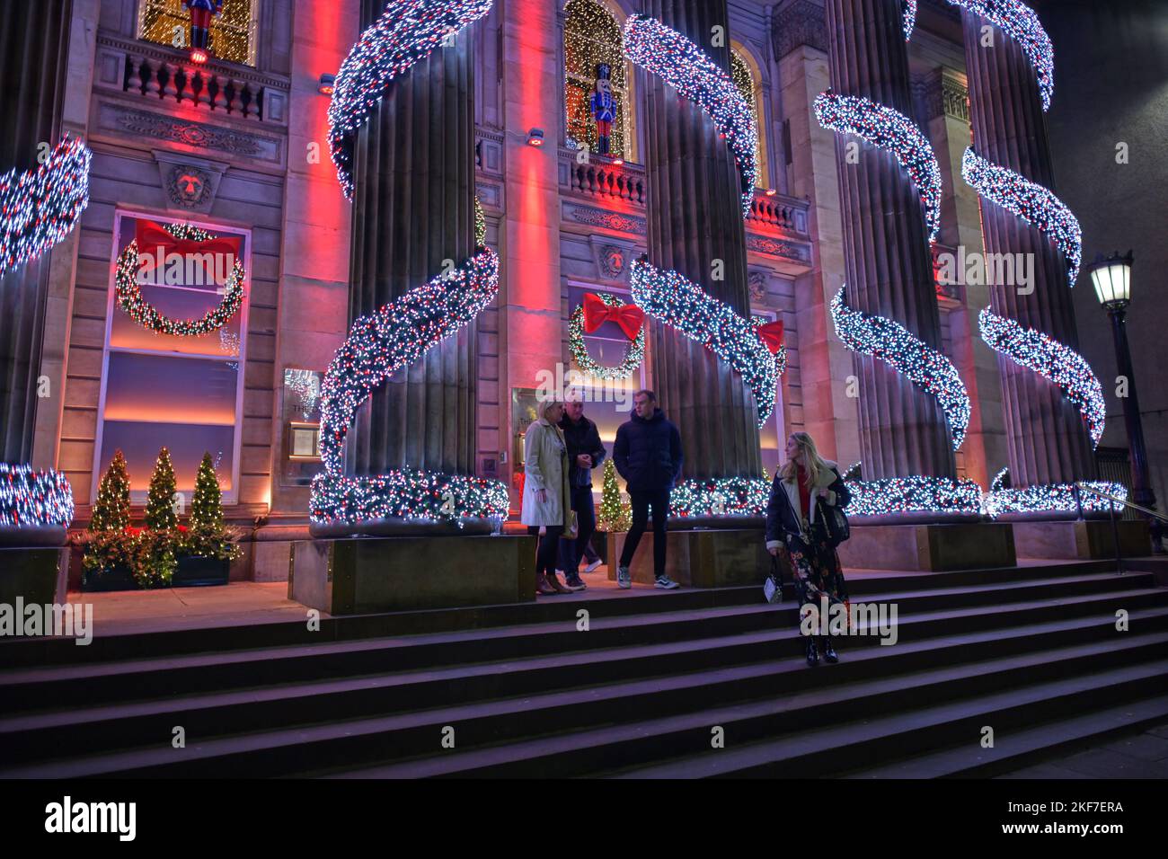 Edimburgo Scozia, Regno Unito 16 novembre 2022. Il Duomo di George Street decorato con luci di Natale. Credito sst/alamy live news Foto Stock