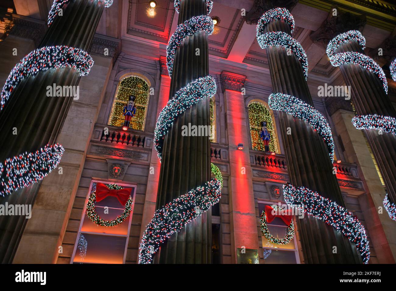Edimburgo Scozia, Regno Unito 16 novembre 2022. Il Duomo di George Street decorato con luci di Natale. Credito sst/alamy live news Foto Stock