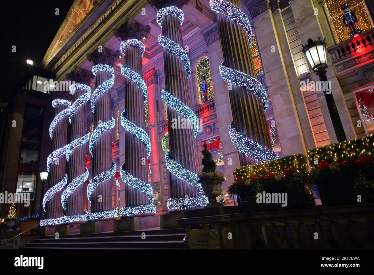 Edimburgo Scozia, Regno Unito 16 novembre 2022. Il Duomo di George Street decorato con luci di Natale. Credito sst/alamy live news Foto Stock