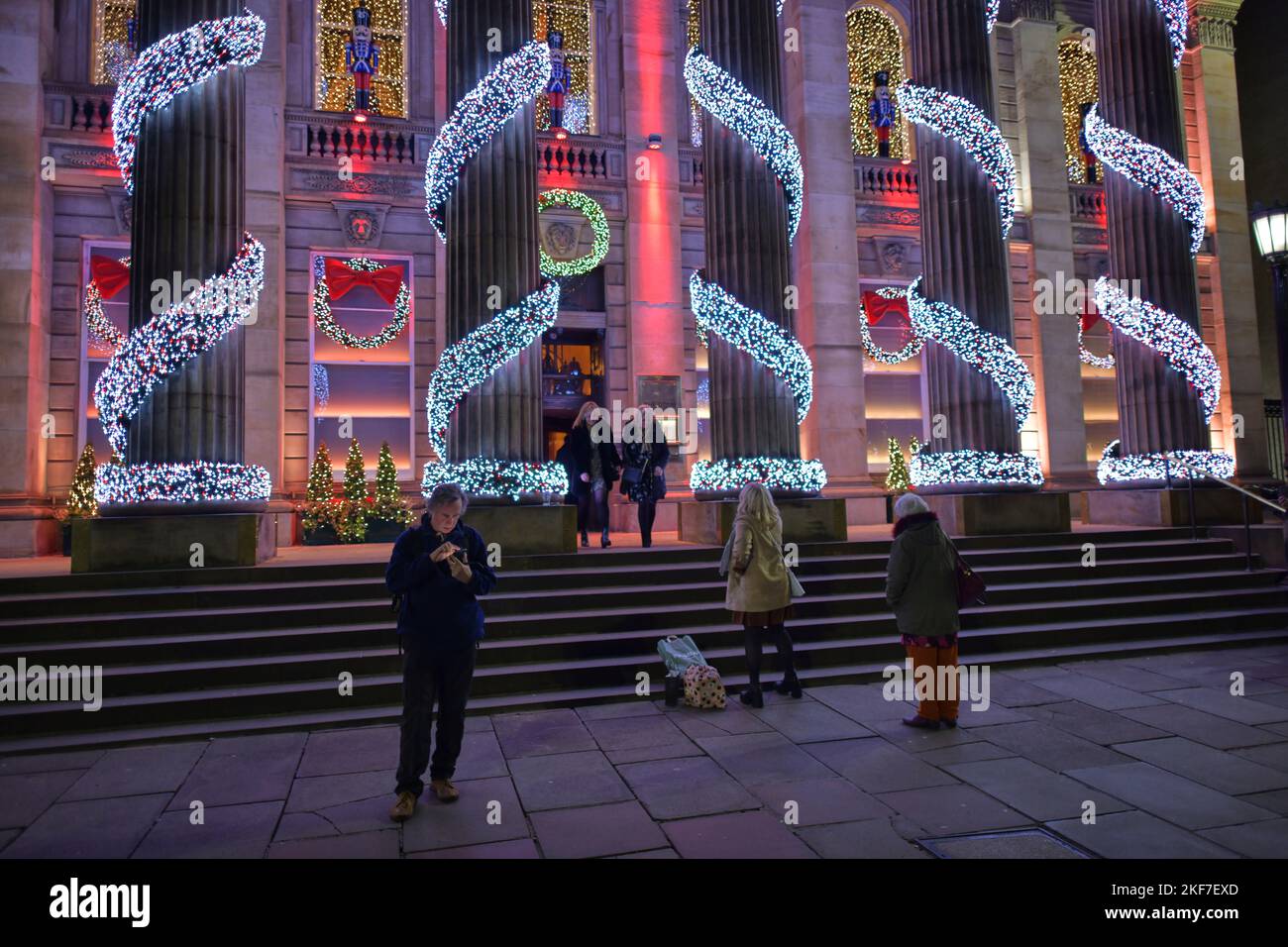 Edimburgo Scozia, Regno Unito 16 novembre 2022. Il Duomo di George Street decorato con luci di Natale. Credito sst/alamy live news Foto Stock