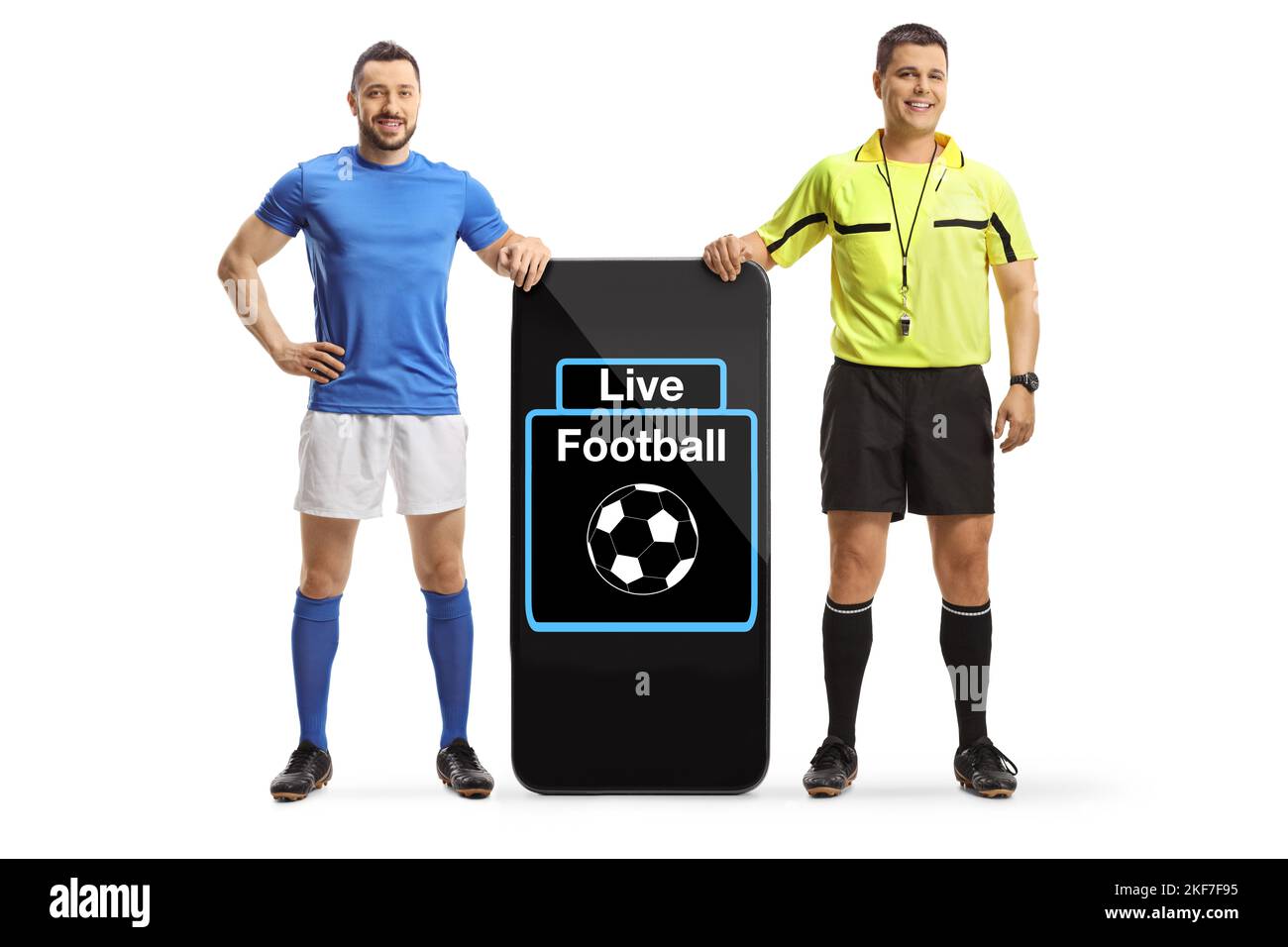 Ritratto completo di un arbitro e di un calciatore in piedi accanto a uno smartphone con testo calcio dal vivo isolato su sfondo bianco Foto Stock Ritratto completo di un arbitro e di un calciatore in piedi accanto a uno smartphone con testo calcio dal vivo isolato su sfondo bianco Foto Stock