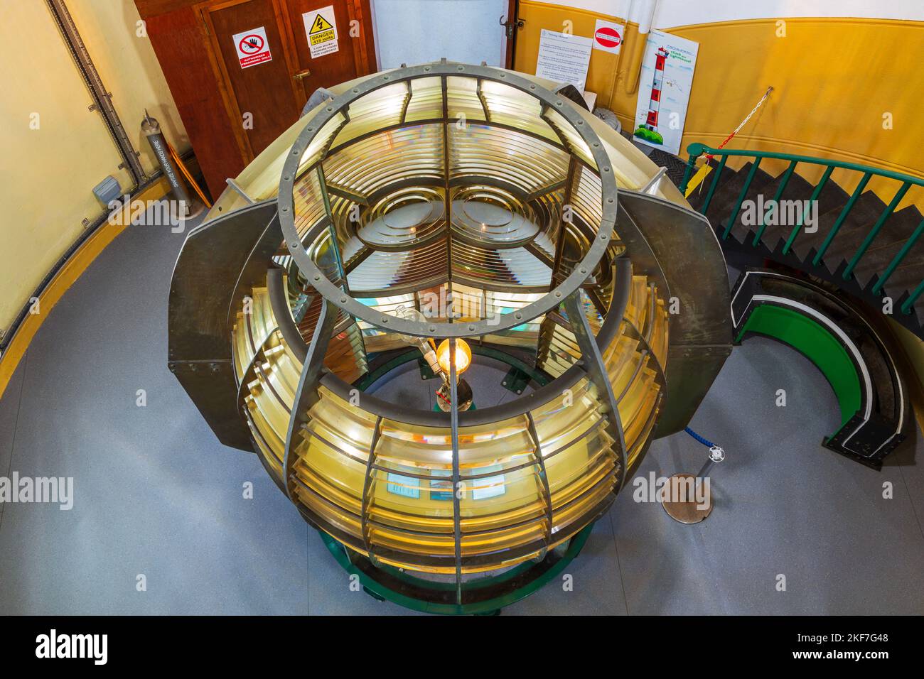 Obiettivo di primo ordine, Portland Bill Lighthouse, Isle of Portland, Dorset, Inghilterra, Regno Unito Foto Stock