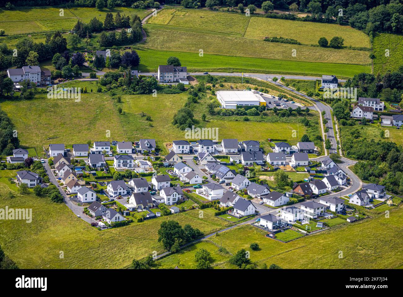Vista aerea, nuovo edificio Stadtbruch con case singole, tra Feldmark e Klutenhof, Arnsberg, Sauerland, Renania settentrionale-Vestfalia, Germ Foto Stock