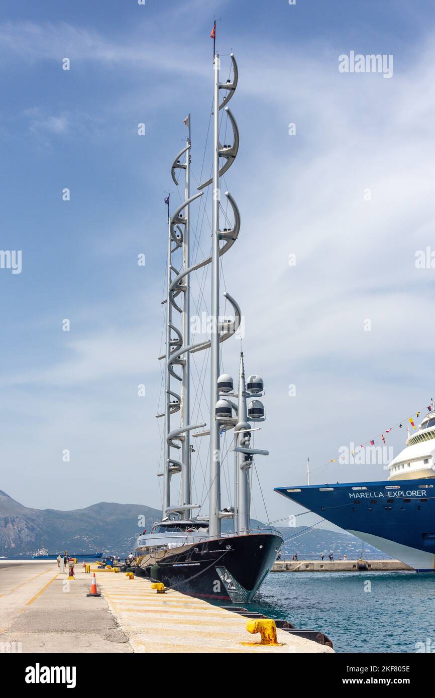 Maltese Falcoln full-rigged yacht (con tecnologia DynaRig) ormeggiato nel porto, Corfu Town, Corfu (Kerkyra), Isole IONIE, Grecia Foto Stock