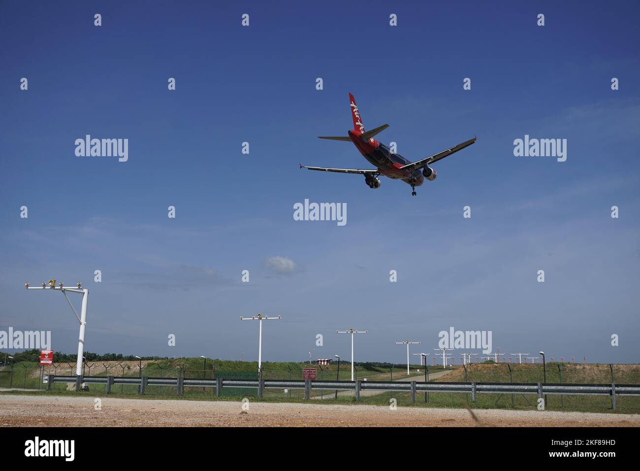 luci della guida di atterraggio dell'aeroporto Foto Stock