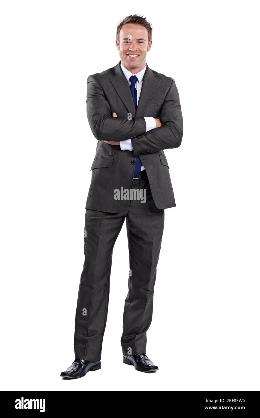 Sicuro nelle sue abilità di affari. Ritratto completo di un uomo d'affari in piedi con le braccia ripiegate su uno sfondo bianco. Foto Stock