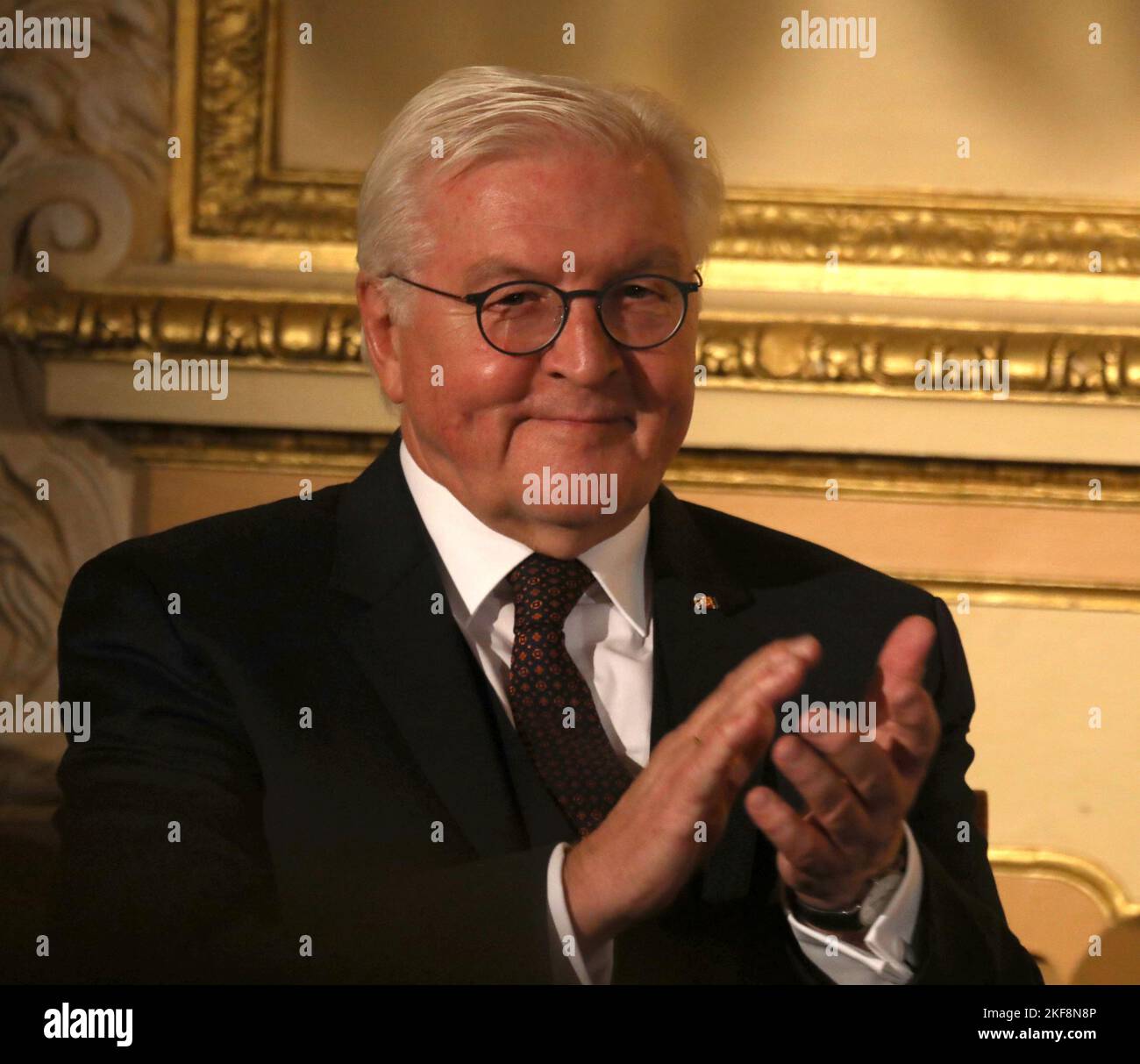 16 novembre 2022, New York City, New York, USA: Il Presidente della Repubblica Federale di Germania FRANK-WALTER STEINMEIER riceve il Premio Henry A. Kissinger 2022 dall'American Academy di Berlino tenuto presso il Metropolitan Club di New York City. (Credit Image: © Nancy Kaszerman/ZUMA Press Wire) Foto Stock