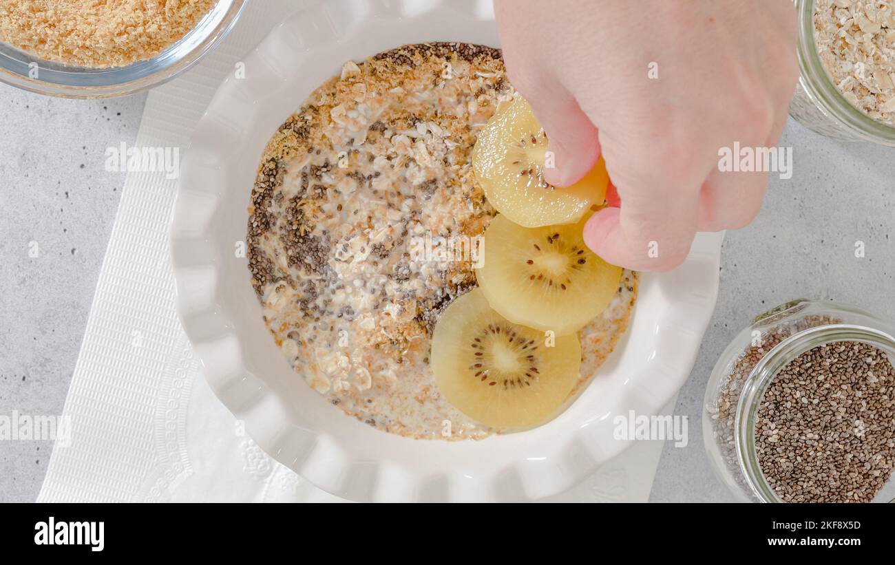 Instant oatmeal immagini e fotografie stock ad alta risoluzione - Alamy