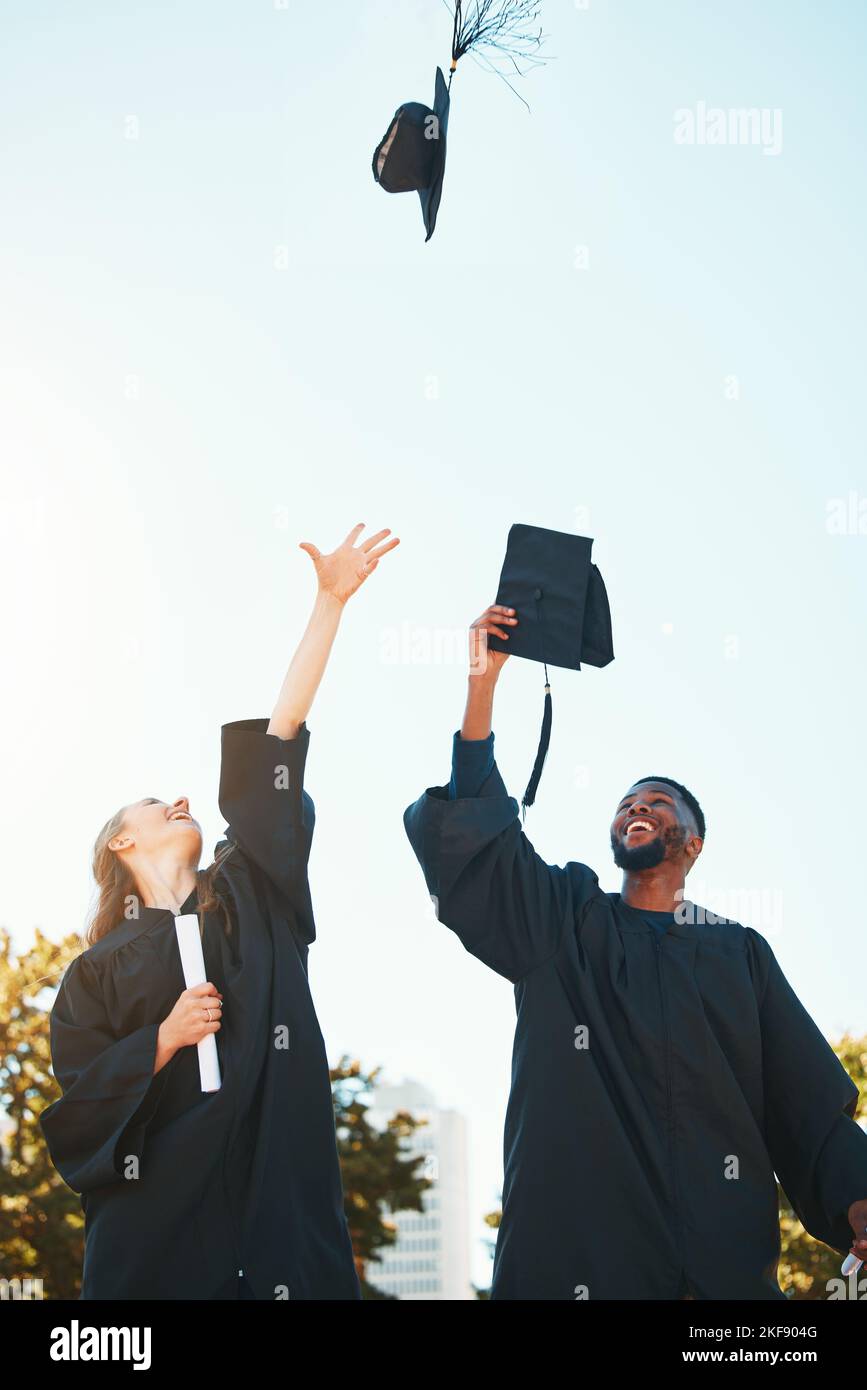 Female student cap throw immagini e fotografie stock ad alta risoluzione -  Alamy