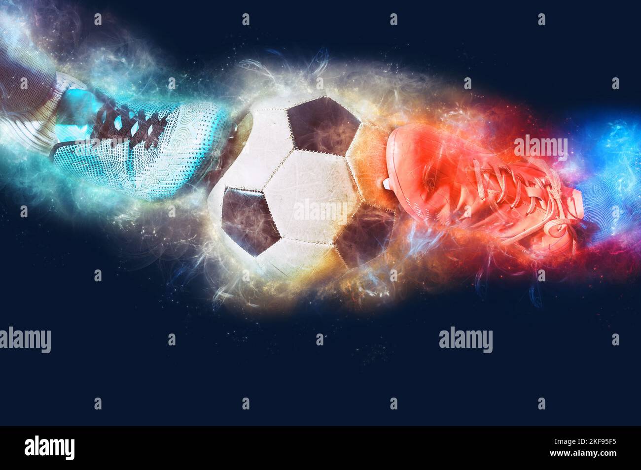 Due giocatori di calcio si sfidano a vicenda allo stadio con effetti di energia elettrica Foto Stock