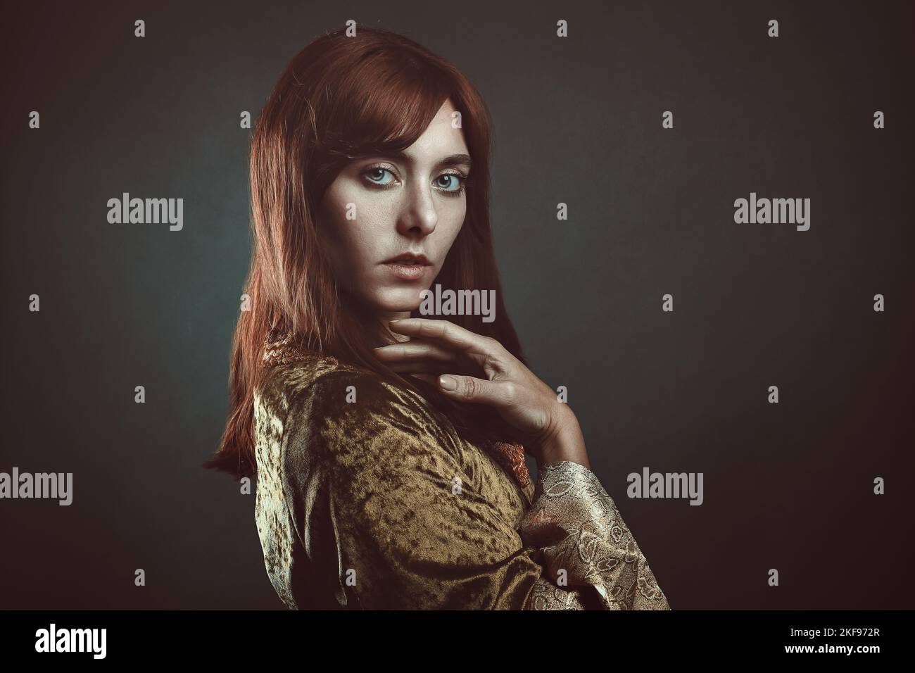 Fantasy donna vampiro scuro. Abito medievale Foto Stock