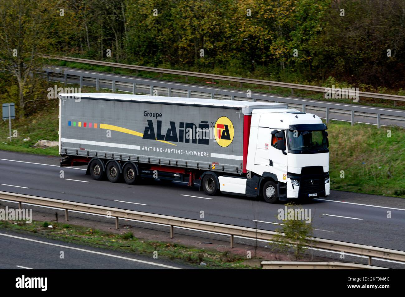 Camion Groupe Alaine sull'autostrada M40, Warwickshire, Regno Unito Foto Stock