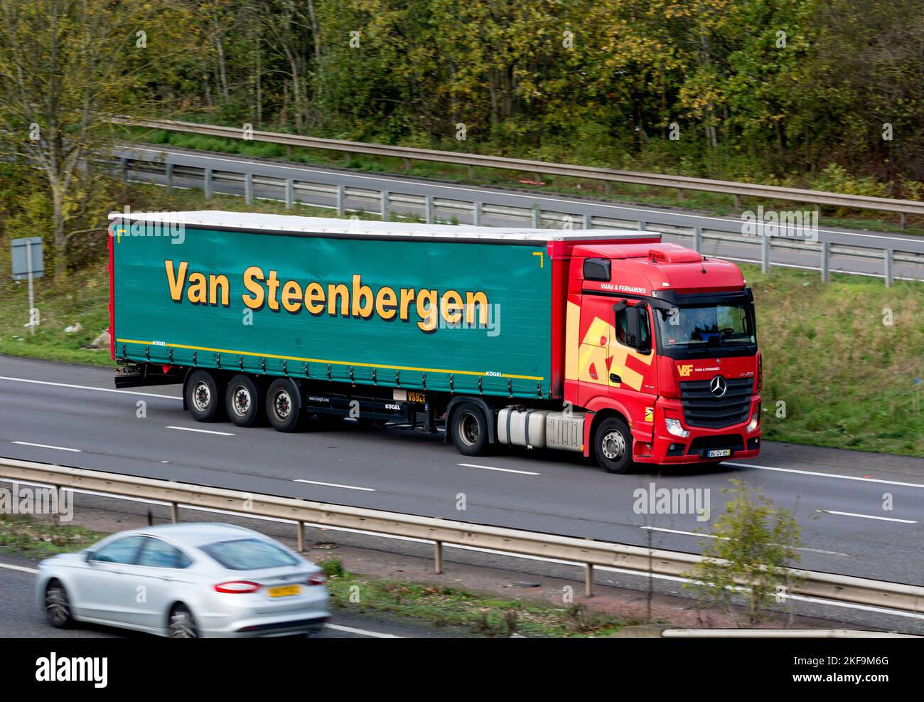 Van Steenbergen camion sulla M40 autostrada, Warwickshire, Regno Unito Foto Stock