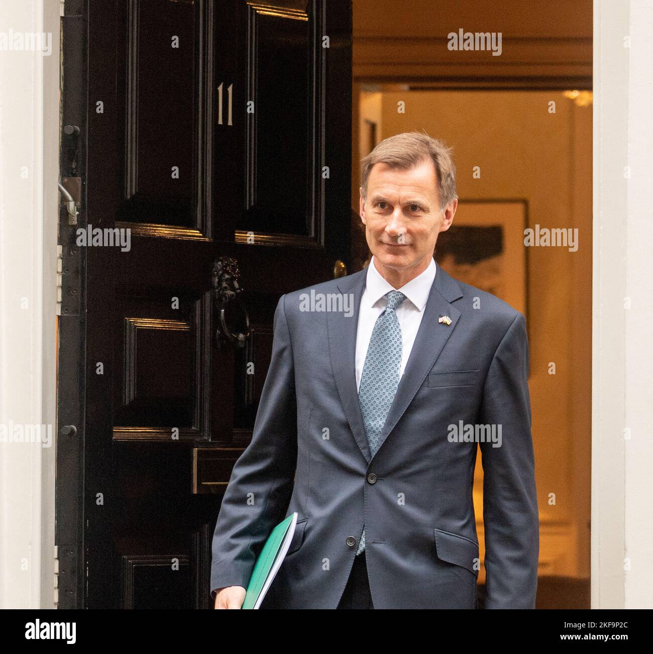 Londra, Regno Unito. 17th Nov 2022. Jeremy Hunt, Cancelliere dello scacchiere, parte 11 Downing Street per la sua dichiarazione di autunno di credito: Ian Davidson/Alamy Live News Foto Stock