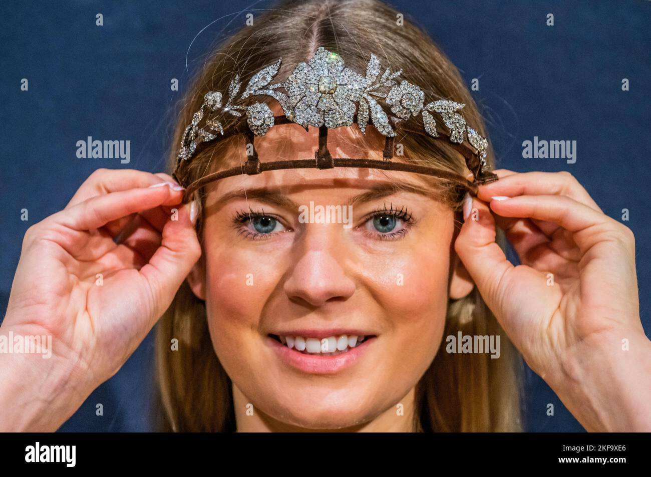 Londra, Regno Unito. 17th Nov 2022. A fine 19th ° secolo Diamante Tiara, (stima £ 60, 00 - 100.000) - Anteprima della collezione di Lord & Lady Weinstock vendita a Christies Londra. Credit: Guy Bell/Alamy Live News Foto Stock