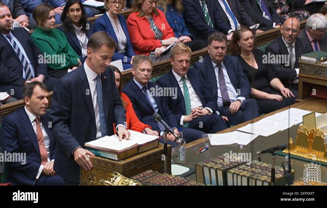 Il Cancelliere dello scacchiere Jeremy Hunt ha comunicato la sua dichiarazione autunnale ai parlamentari della Camera dei Comuni di Londra. Data immagine: Giovedì 17 novembre 2022. Foto Stock