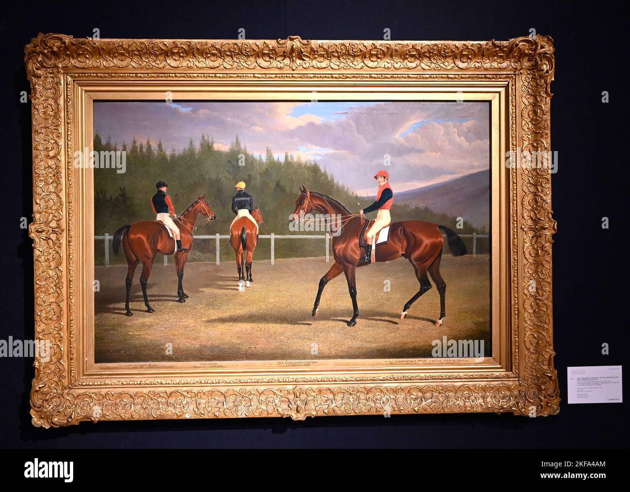 La collezione di Lord & Lady Weinstock si terrà a Christie's London il 22 novembre 2022 , Alcuni dei punti salienti includono l'inizio della Goodwood Gold Cup ,1831 dipinto stima £250.000 - 350.000 .A vicino coppia di Regence Ormolu-montato cinese Crackle-Glassato vasi e coperture stima £70.000 - 100,000 . Un bel 19 ° secolo Diamante Tiara stima £60.000 - 100000 .A Diamante Collana stima £70,000 - 90.000 . Anche Un pianoforte in mogano George 11 , Un letto a baldacchino George 11 Sycamore , Un paio di vasi sottopassati cinesi e Un Louis XV Enamelled Bimandele oro .. Foto Stock