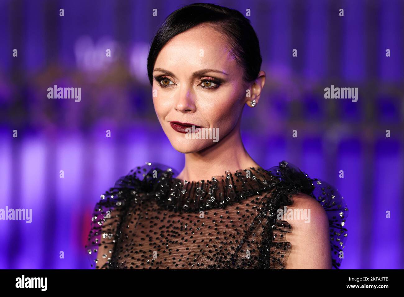 HOLLYWOOD, LOS ANGELES, CALIFORNIA, USA - 16 NOVEMBRE: L'attrice americana Christina Ricci indossa Rodarte arriva alla prima mondiale della stagione 'Mercoledi' 1 di Netflix che si tiene all'Hollywood American Legion Post 43 all'Hollywood Legion Theater il 16 novembre 2022 a Hollywood, Los Angeles, California, Stati Uniti. (Foto di Xavier Collin/Image Press Agency) Foto Stock