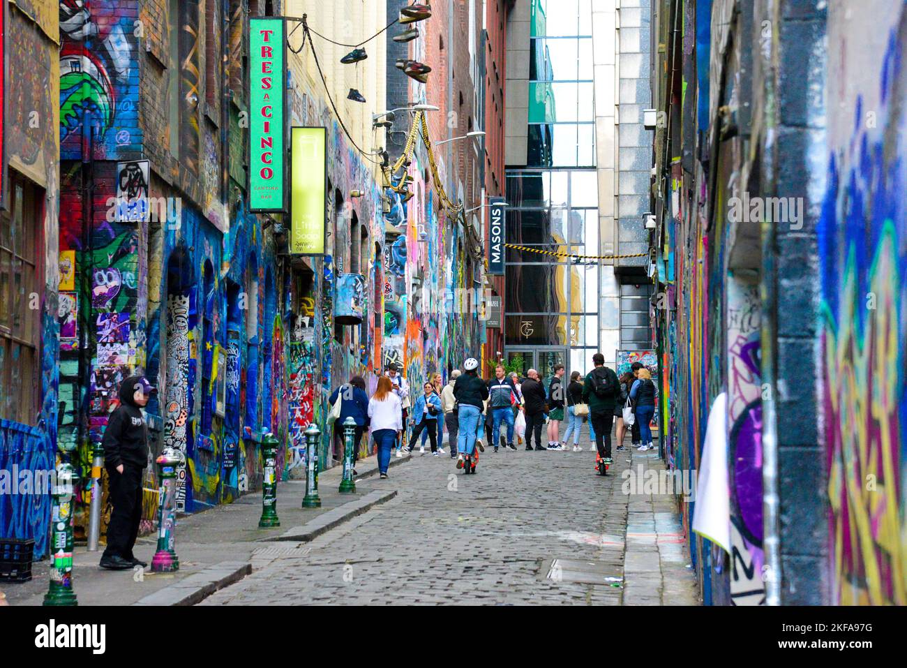 Pareti di Art Graffiti commissionate su un'attrazione turistica di Melbourne Lane Way Melbourne, Victoria VIC, Australia Foto Stock