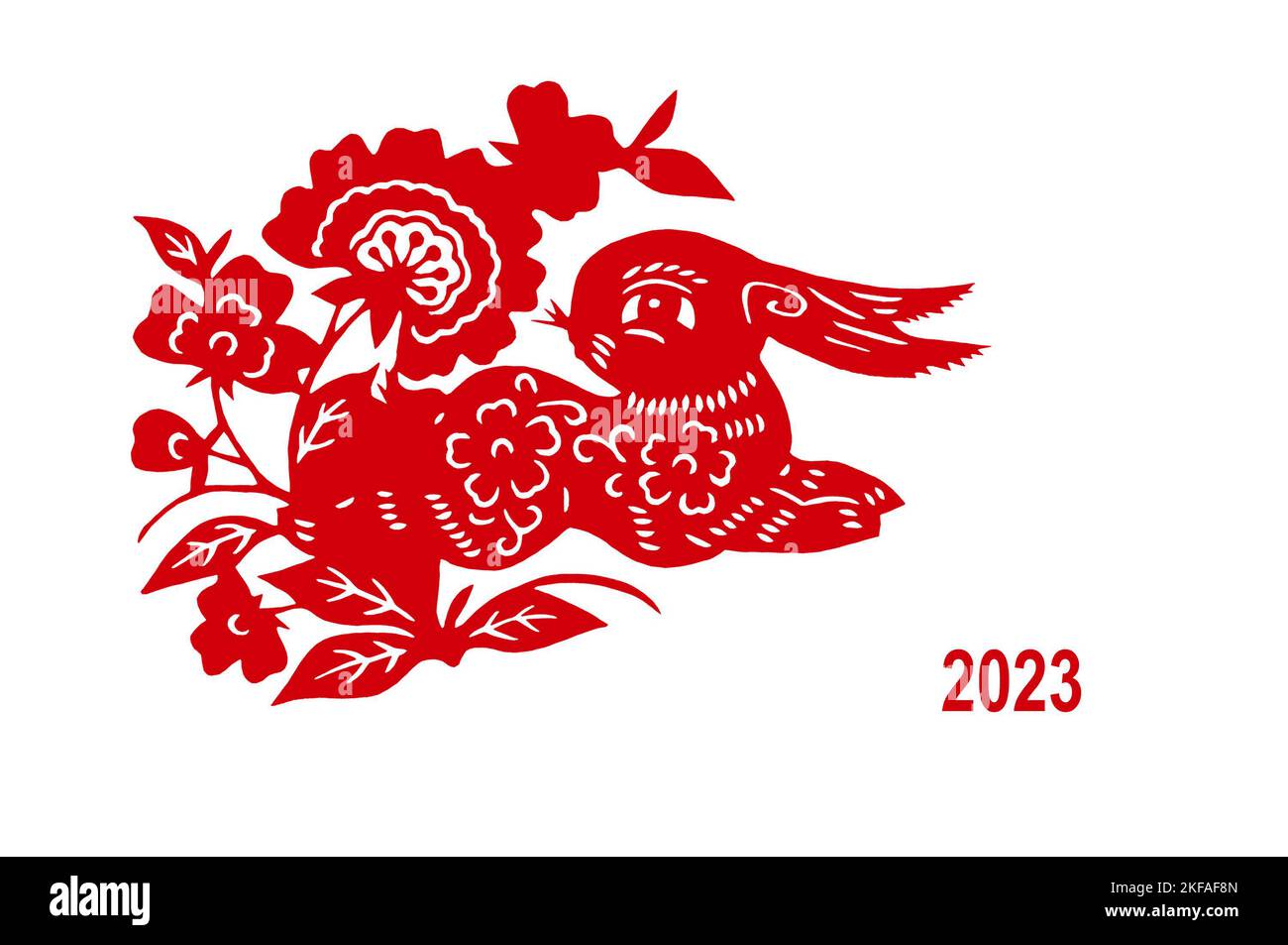 2023, coniglio di carta rossa tagliato a mano cinese isolato su sfondo bianco, felice biglietto di auguri di nuovo anno Foto Stock