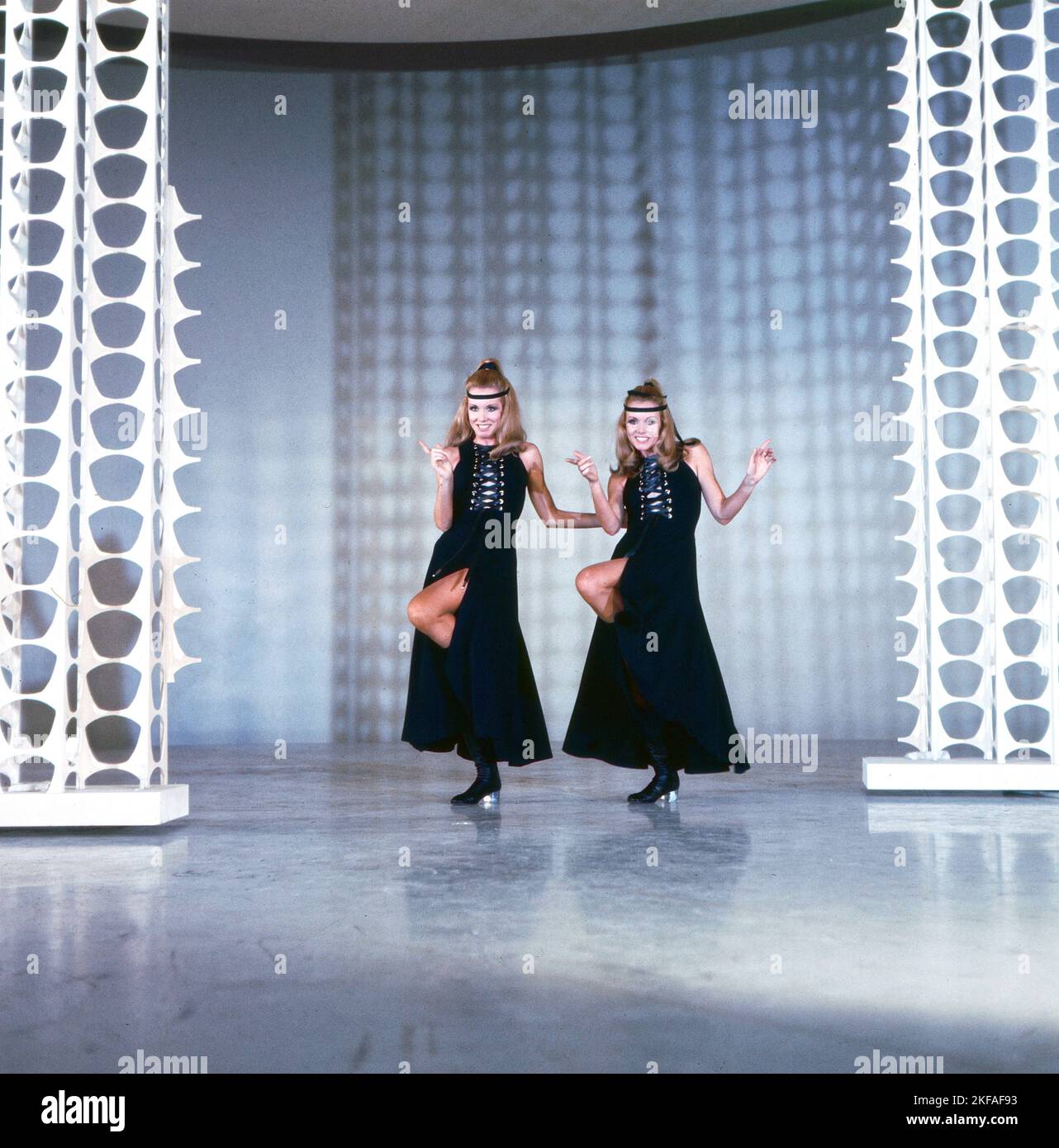 Alice und Ellen, Unterhaltungsshow mit den Kessler-Zwillingen, Deutschland 1971, Regie: Heinz Liesendahl, Mitwirkende: Alice und Ellen Kessler Foto Stock