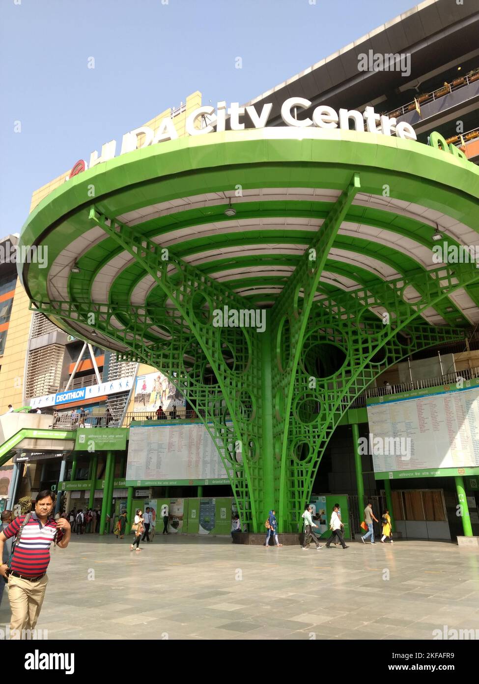 Gurgaon, India - Sthe HUDA è una stazione della linea gialla della metropolitana di Delhi. Foto Stock