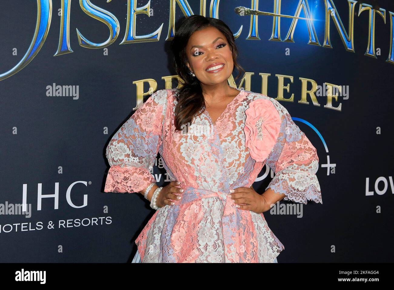 Los Angeles, California. 16th Nov 2022. Yvette Nicole Brown agli arrivi per la prima DISINCANTATA, El Capitan Theatre, Los Angeles, CA 16 novembre 2022. Credit: Priscilla Grant/Everett Collection/Alamy Live News Foto Stock