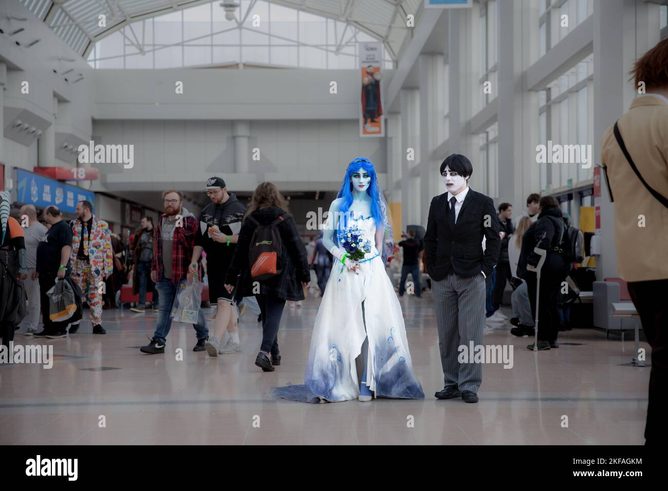 BIRMINGHAM, REGNO UNITO - 13 NOVEMBRE 2022. Un paio di giocatori di squadra che si vestono come Dead Corpse Bride di Timothy Burton e Dead Boy Walking al MCM Bi Foto Stock
