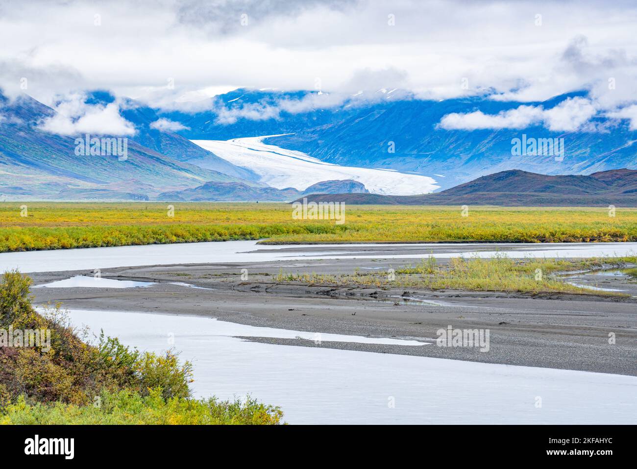 Ghiacciaio di MacLaren visto dalla Denali Highway lungo il fiume Maclaren in Alaska Foto Stock
