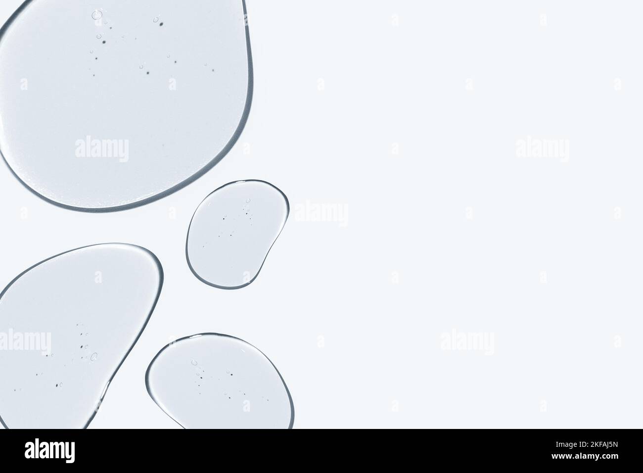 Struttura del gel. Su sfondo bianco. Gel trasparente. Gocce, coda, medicina, fertilizzazione, ricerca laboratorio, gel cosmetico, gel medico Foto Stock