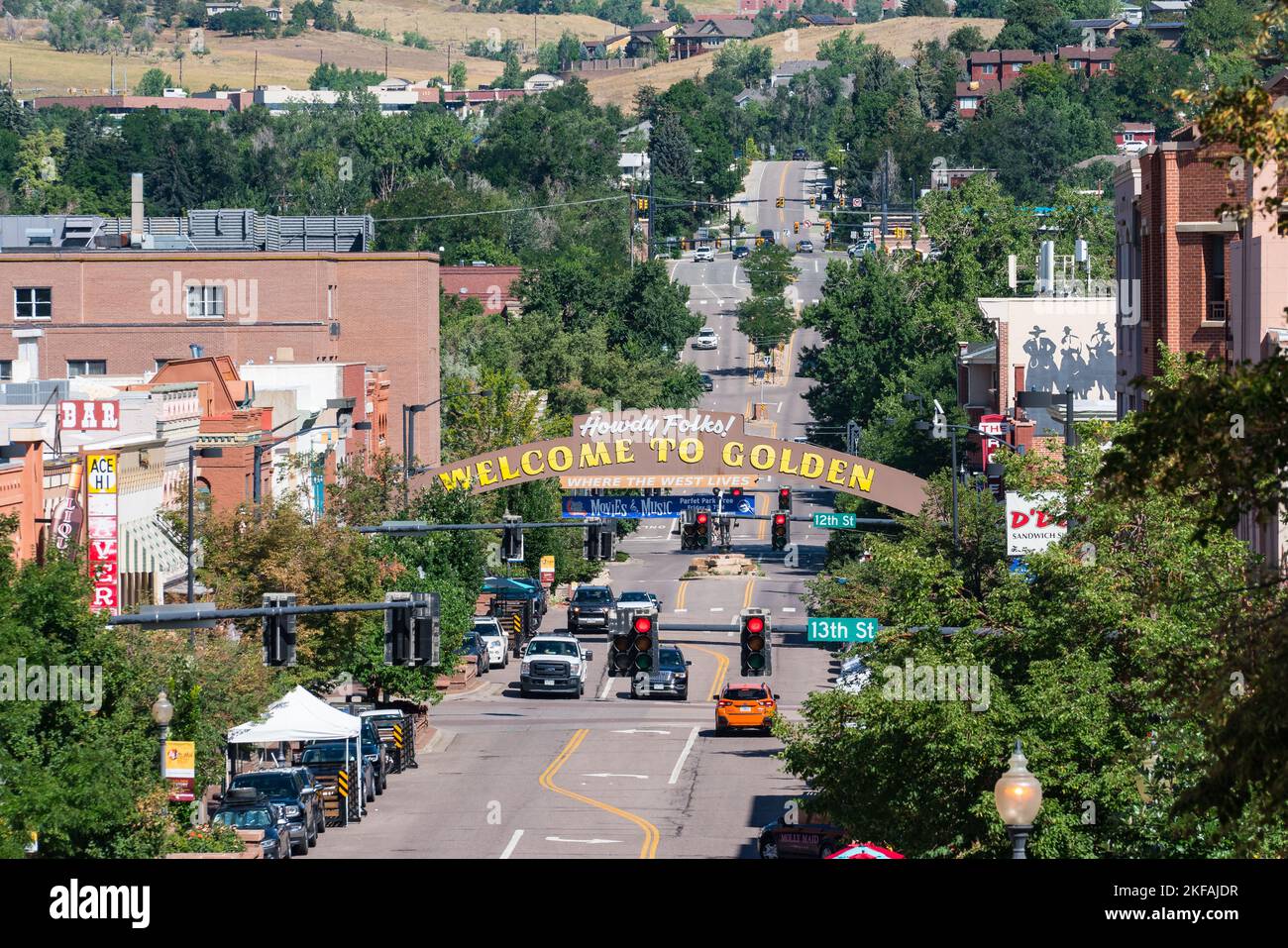 Golden, Colorado - 8 agosto 2022: Benvenuto al segno dorato lungo Washington Street in Colorado dorato Foto Stock