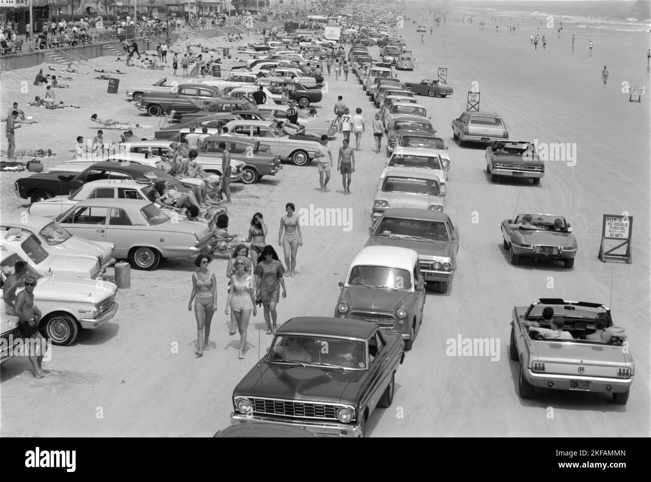 Cabriostau am Daytona Beach in Florida, USA um 1959. Sambuco convertibile a Daytona Beach in Florida, USA intorno al 1959. Foto Stock