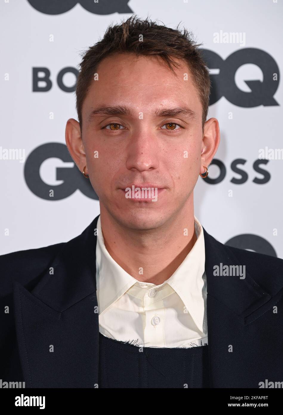 16th novembre 2022, Londra, Regno Unito. Oliver SIM arriva al GQ Men of the Year Awards 2022, Mandarin Oriental Hyde Park Hotel. Credito: Doug Peters/EMP Foto Stock