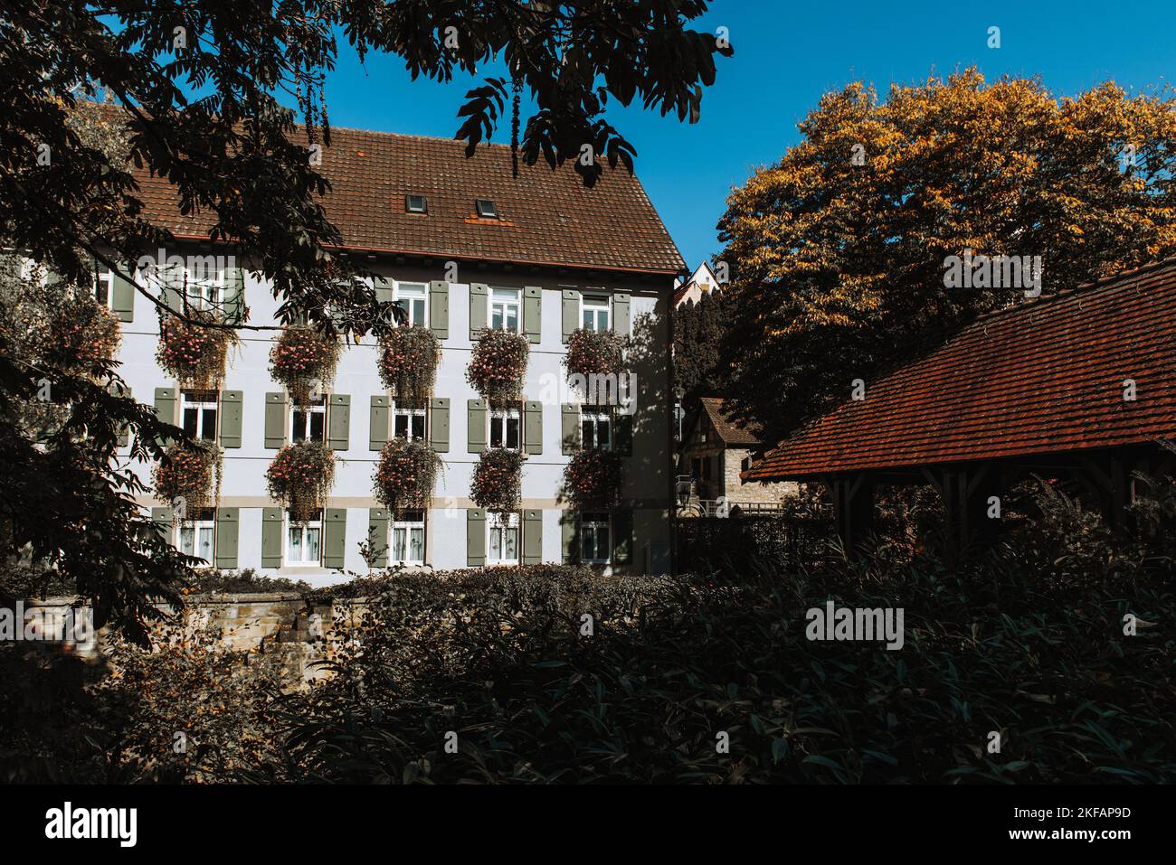 Vecchia casa di città nazionale tedesca a Bietigheim-Bissingen, Baden-Wuerttemberg, Germania, Europa. La Città Vecchia è piena di edifici colorati e ben conservati Foto Stock