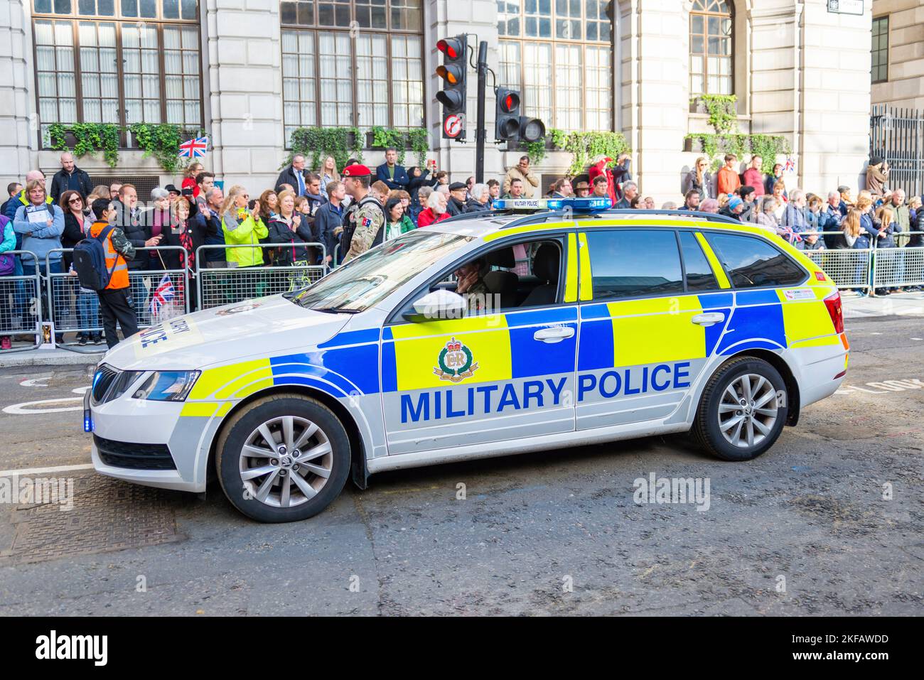 Macchina della polizia militare alla sfilata del Lord Mayor's Show nella City di Londra, Regno Unito. 253 (London) Provost Company, 3rd Regiment Royal Military Police Foto Stock