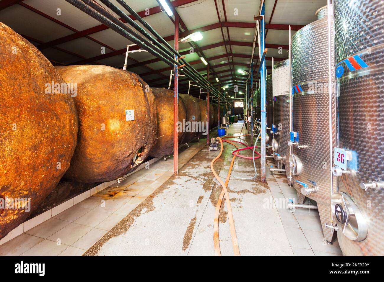 Kvareli, Georgia - 03 settembre 2021: Kindzmarauli Corporation Winery a Kvareli, Kakheti. Kakheti è una regione della Georgia orientale con Telavi Foto Stock