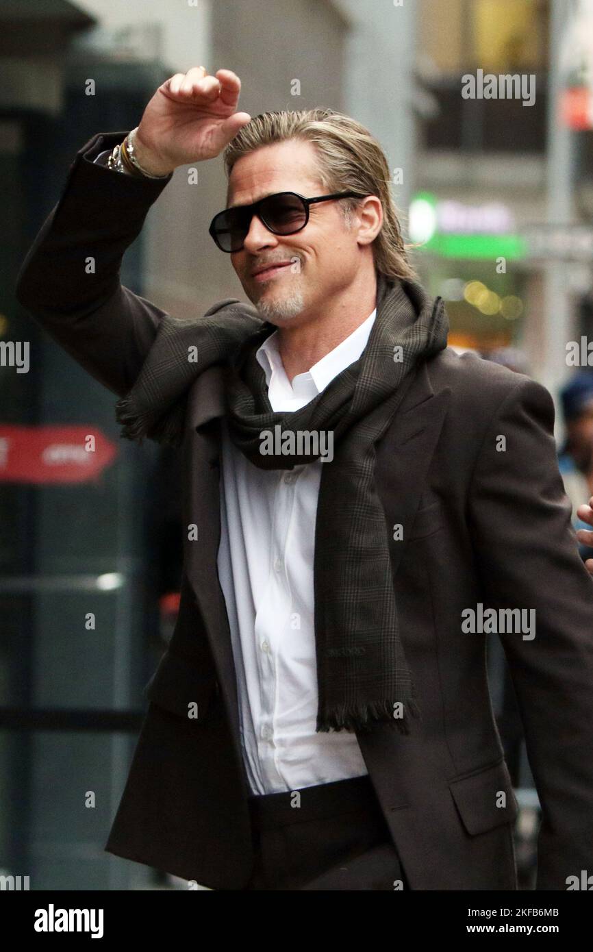 All'esterno Arrivi per NYC `Babylon' Screening -NELLA FOTO: Brad Pitt  -LOCATION: New York USA -GIORNO: 16 Nov 2022 -CREDIT: ROGER  WONG/INSTARimages.com Foto stock - Alamy