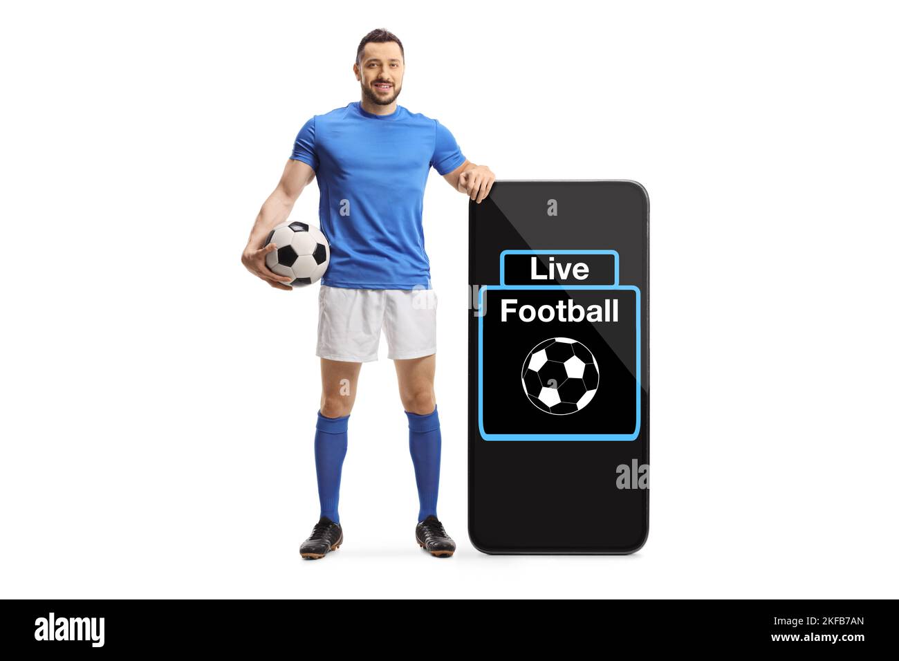 Ritratto completo di un giocatore di calcio in piedi accanto a un grande smartphone con testo sullo schermo calcio live isolato su sfondo bianco Foto Stock Ritratto completo di un giocatore di calcio in piedi accanto a un grande smartphone con testo sullo schermo calcio live isolato su sfondo bianco Foto Stock